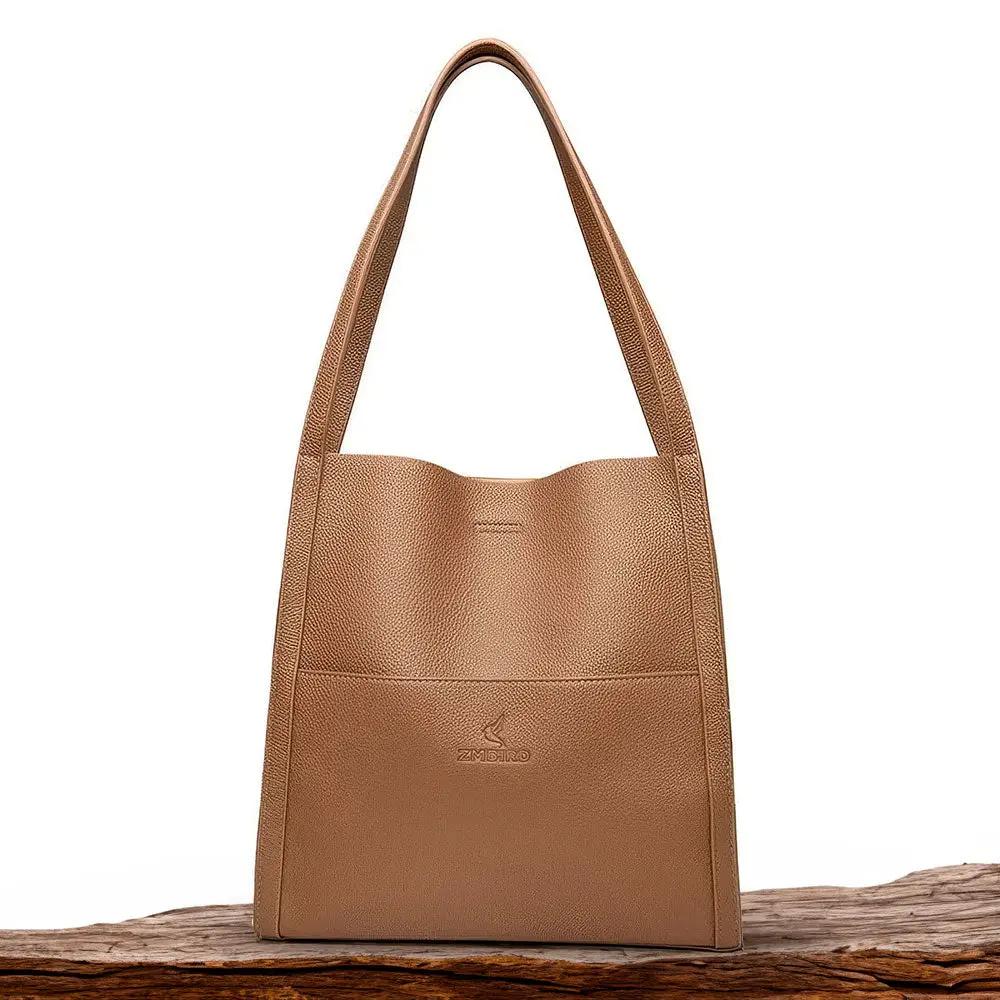 Sac à main de luxe Talia en cuir souple marron par Danoir Paris, élégant et sophistiqué, visible avec poignée et fermeture métallique.