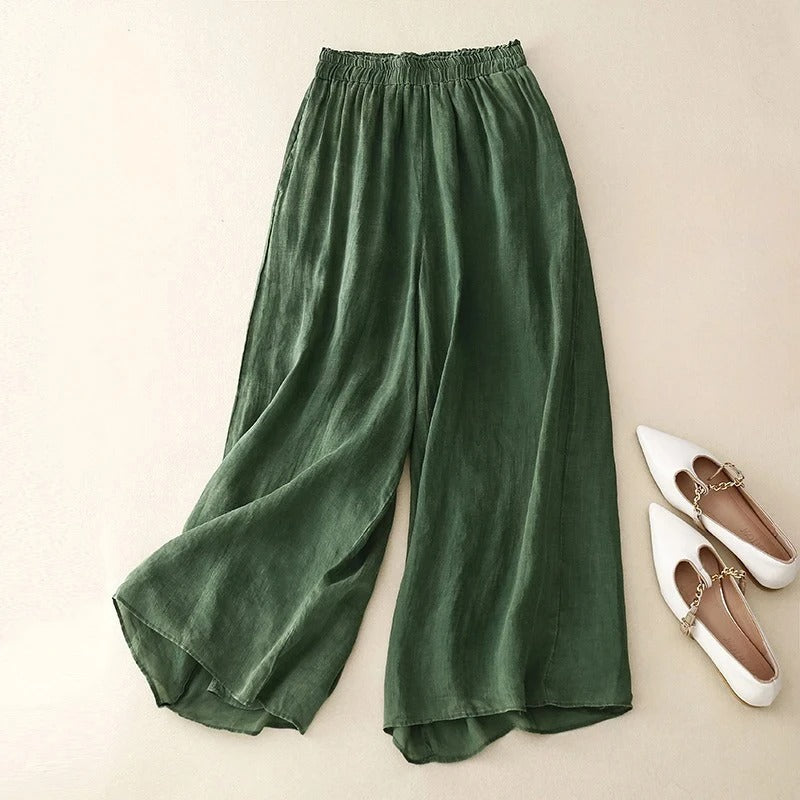 Pantalons en lin élégants Nicolé de Danoir Paris, coupe fluide et tissu léger, portée décontractée ou chic.