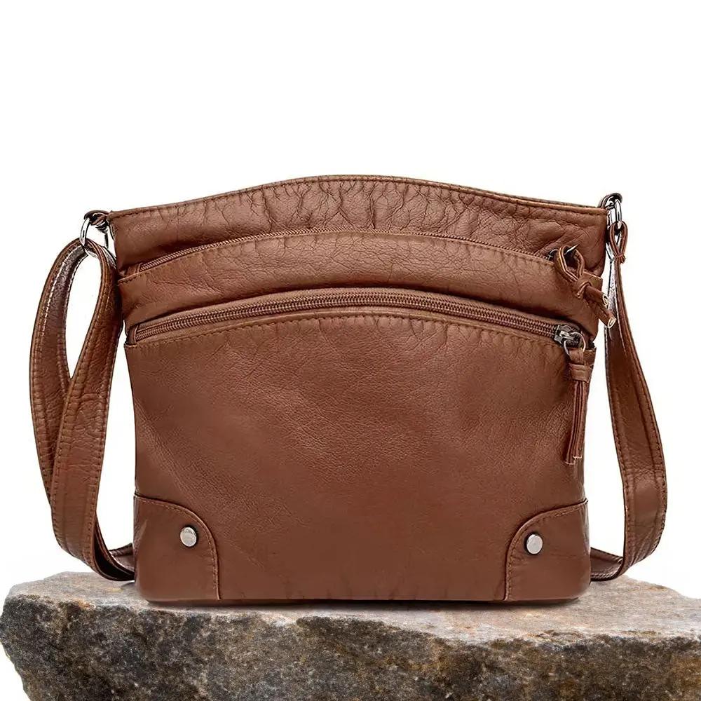 Portefeuille marron Danoir Paris Zoe avec un charme intemporel en cuir élégant et design classique.