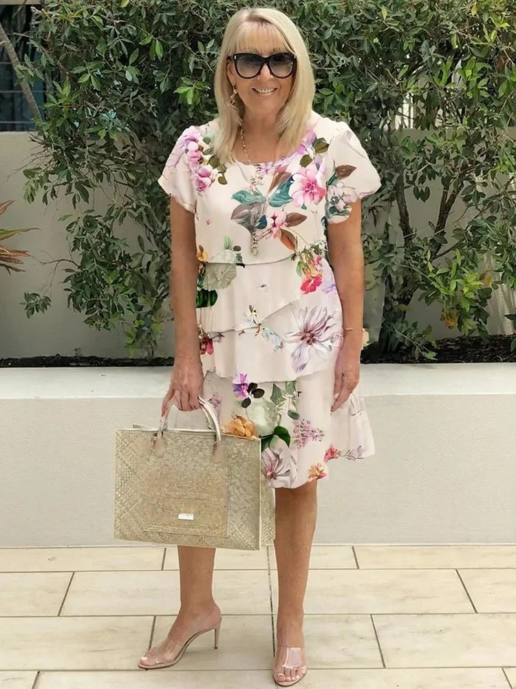Robe florale chic Mallory de Danoir Paris, motif multicolore, tissu léger, élégante, portée décontractée ou pour une occasion spéciale.