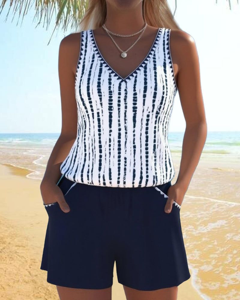 Ensemble de shorts tankini décontractés Leslie de Danoir Paris en bleu marine, avec haut et bas assortis pour la baignade.