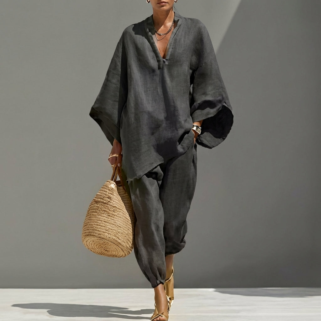 Veste et pantalon casual noirs Danoir Paris pour femme, ensemble à deux pièces avec col en V, style décontracté et élégant.