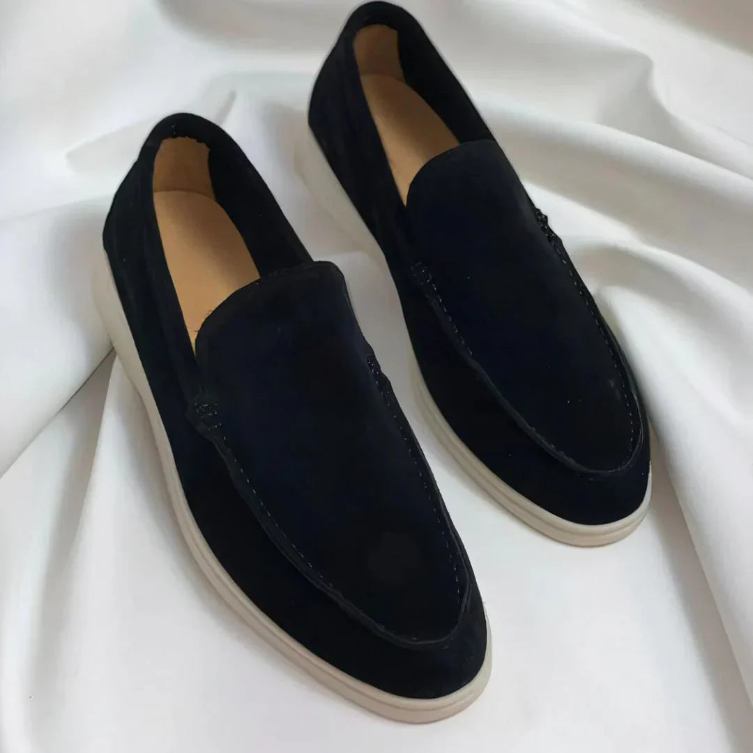 Mocassins élégantes Danoir Paris en daim premium, finition raffinée, chaussures confortables pour femme.
