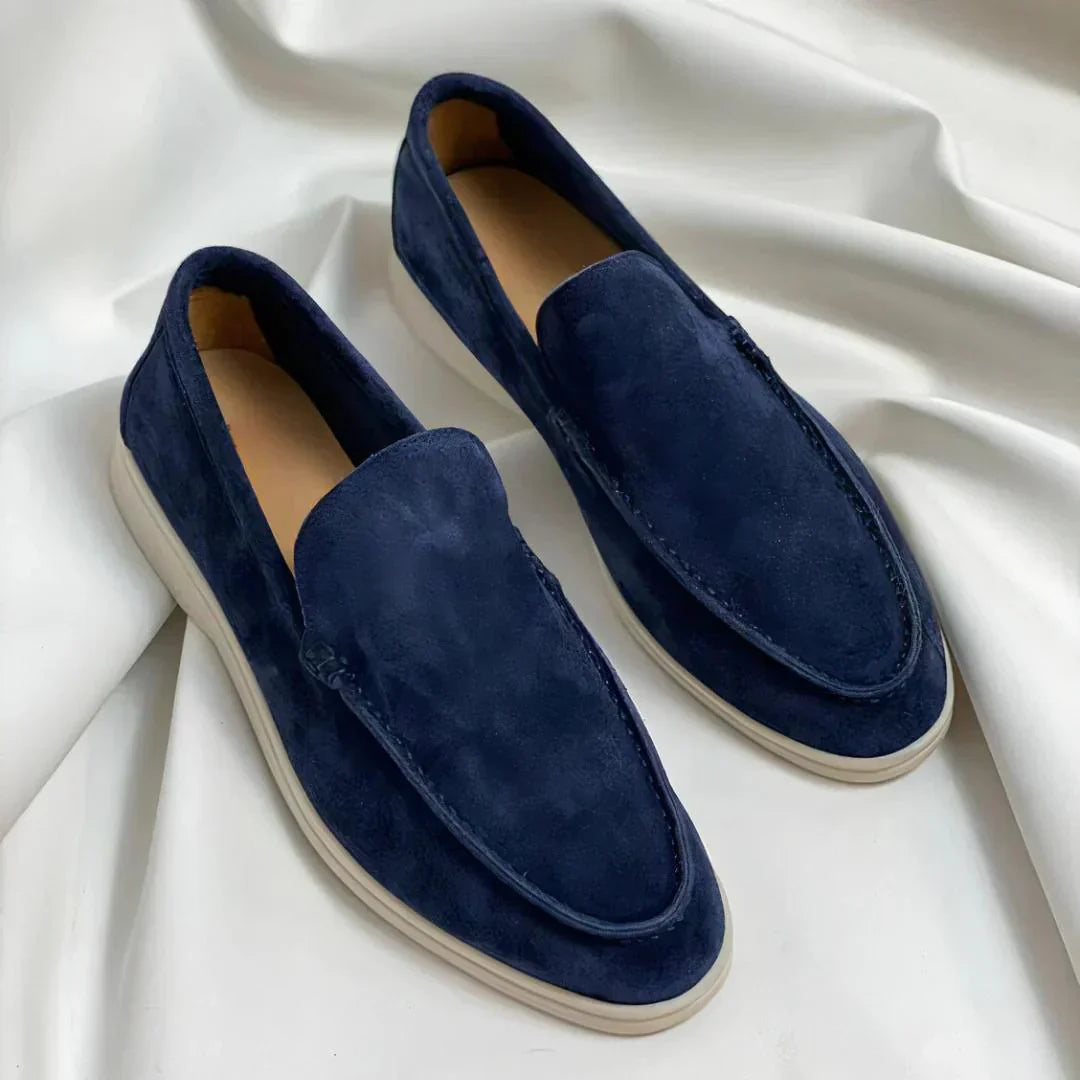 Mocassins élégantes Danoir Paris en daim premium, finition soignée et design sophistiqué pour un style chic et confortable.