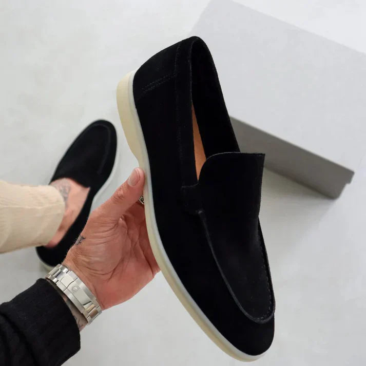 Mocassins élégants Danoir Paris en daim premium, avec design sophistiqué et finition soignée, pour un style chic et moderne.