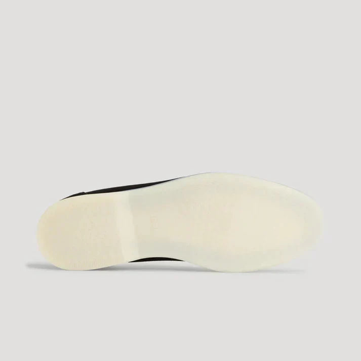 Mocassins élégants Danoir Paris en daim premium, style sophistiqué, chaussures confortables pour femmes, photographie de face.
