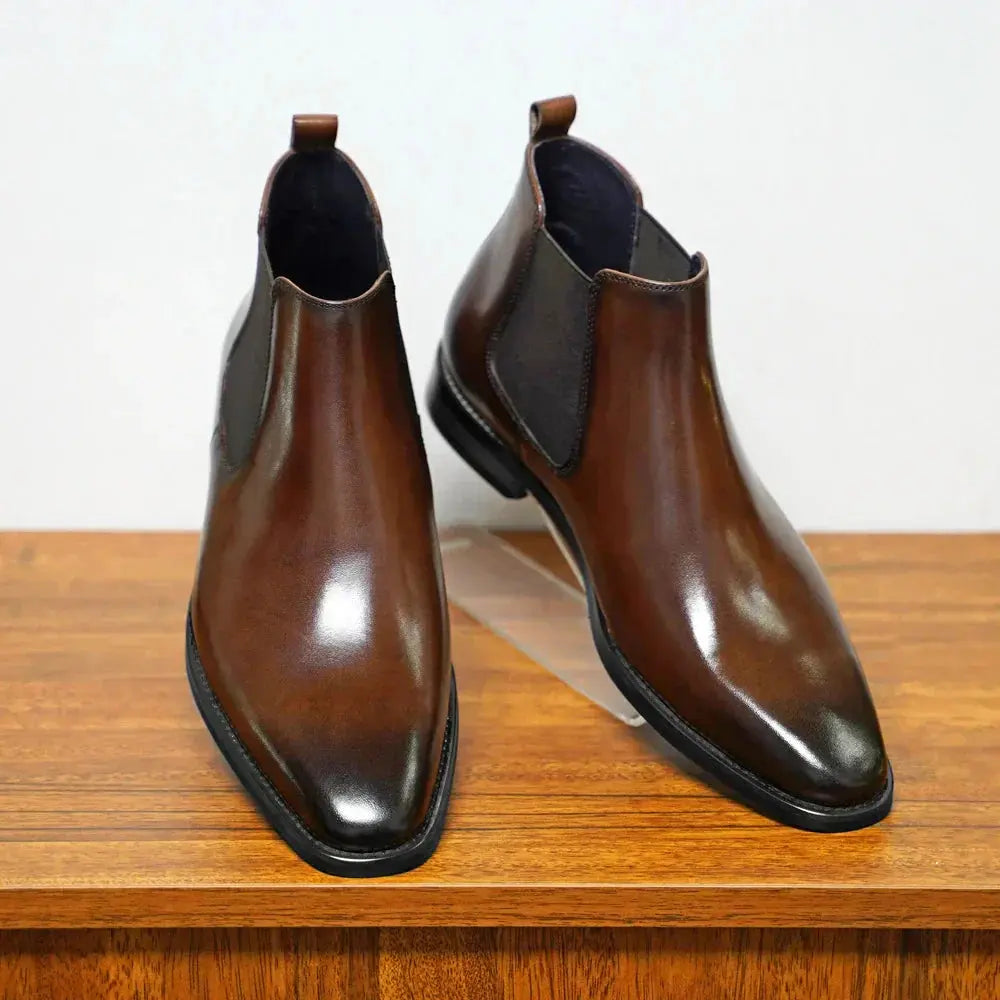 Bottines Chelsea en cuir raffiné Blake™ de Danoir Paris, vue de côté, avec semelle en caoutchouc et finition élégante.