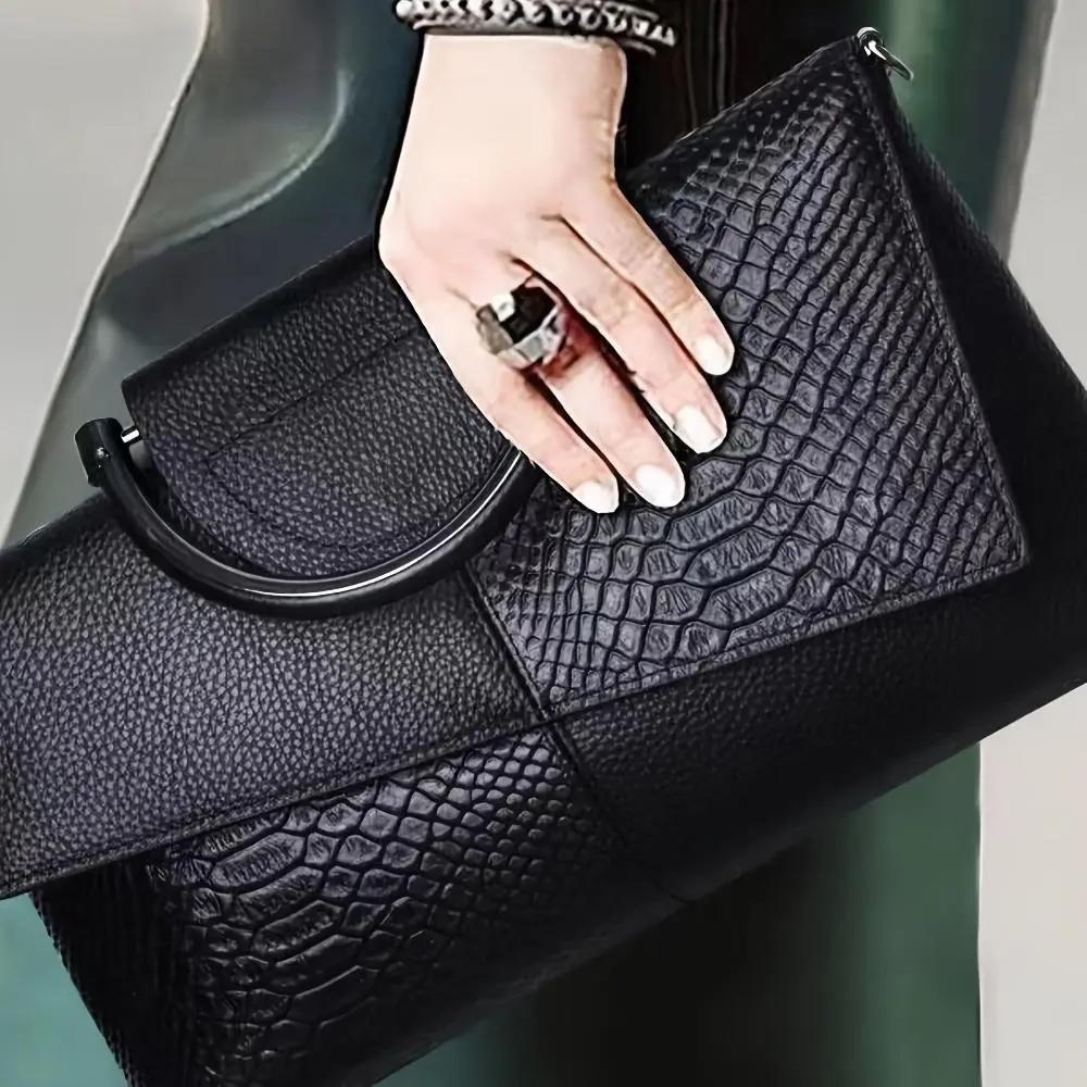 Sac à main Danoir Paris Cassandra avec motif crocodile opulent, design élégant et sophistiqué visible sur l'image.