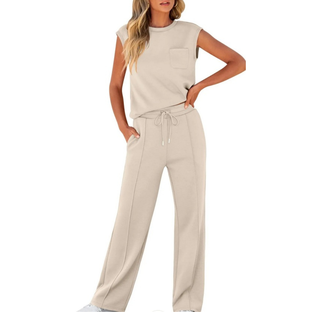 Ensemble décontracté d'été Elvara de Danoir Paris avec t-shirt léger et pantalon confortable, parfait pour la saison chaude.