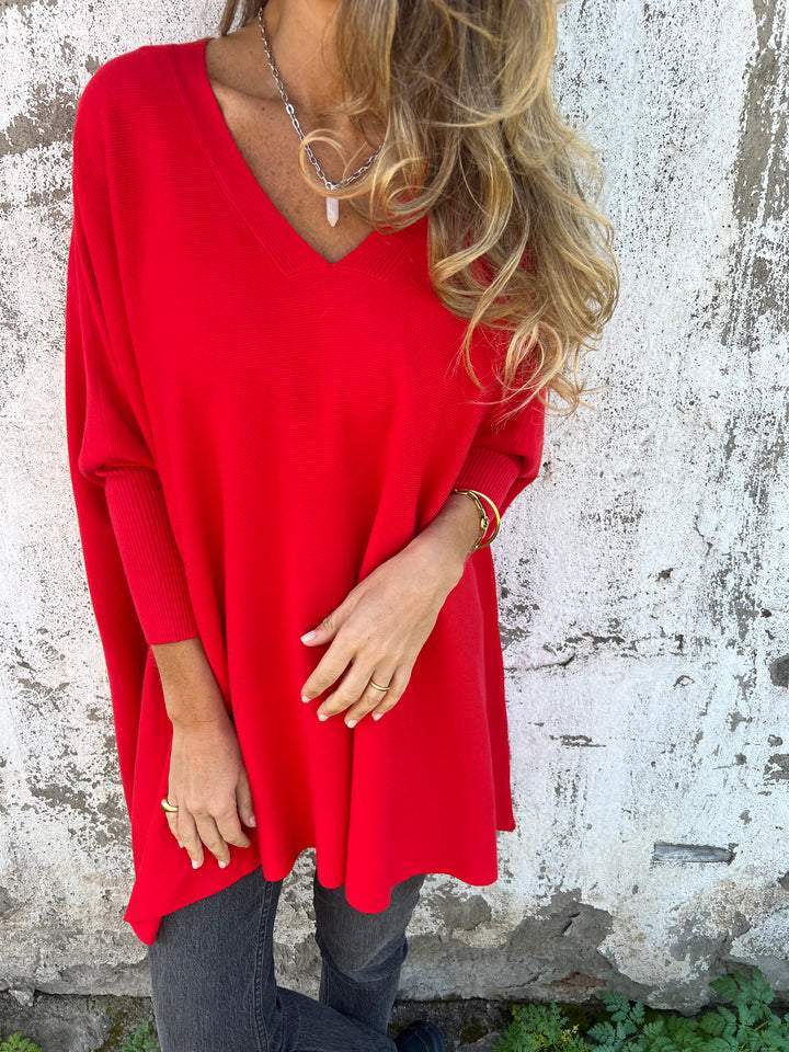 Pull en cachemire élégant Anna de Danoir Paris porté par un mannequin, couleur neutre, détail de finition haut de gamme.