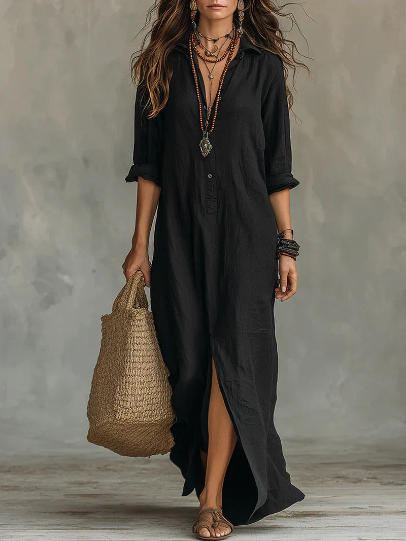 Robe maxi noire ample à boutons de la marque Céline™, portée fluide et élégante, vue de face.