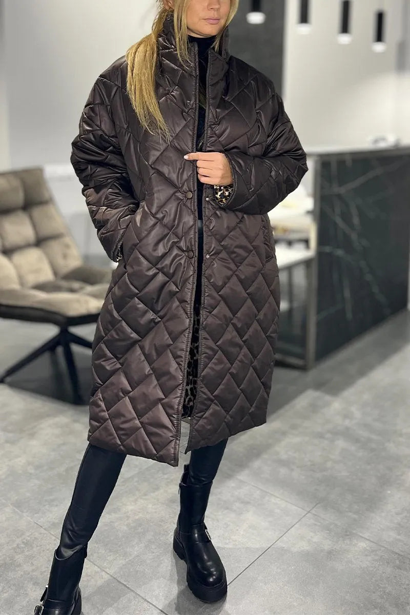 Manteau léopard Danoir Paris élégant en tissu noir avec motif animal, porté sur mannequin, style sophistiqué et mode tendance.