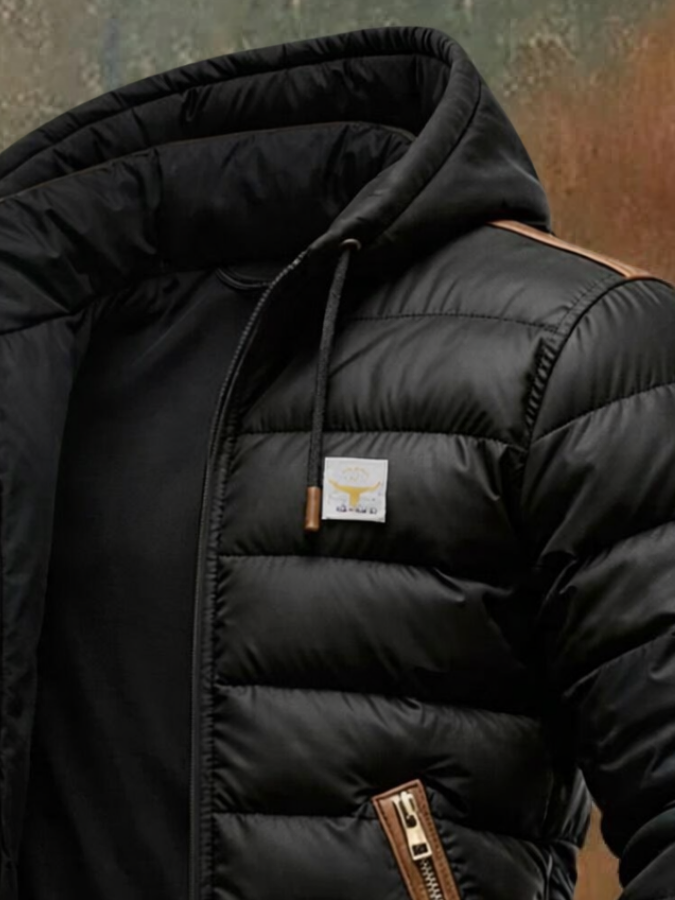 Veste noire doublée de Danoir Paris, style élégant avec doublure intérieure visible, tissu doux et couture soignée.