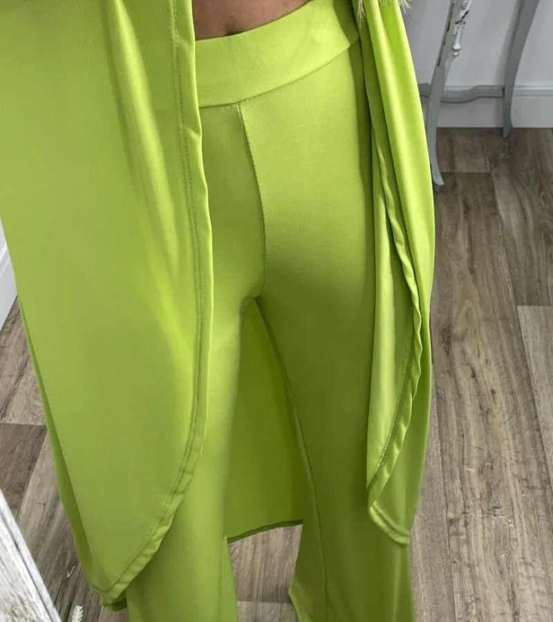 Ensemble chic sans manches Flavia de Danoir Paris, tenue élégante avec haut et pantalon assortis, vue de face.