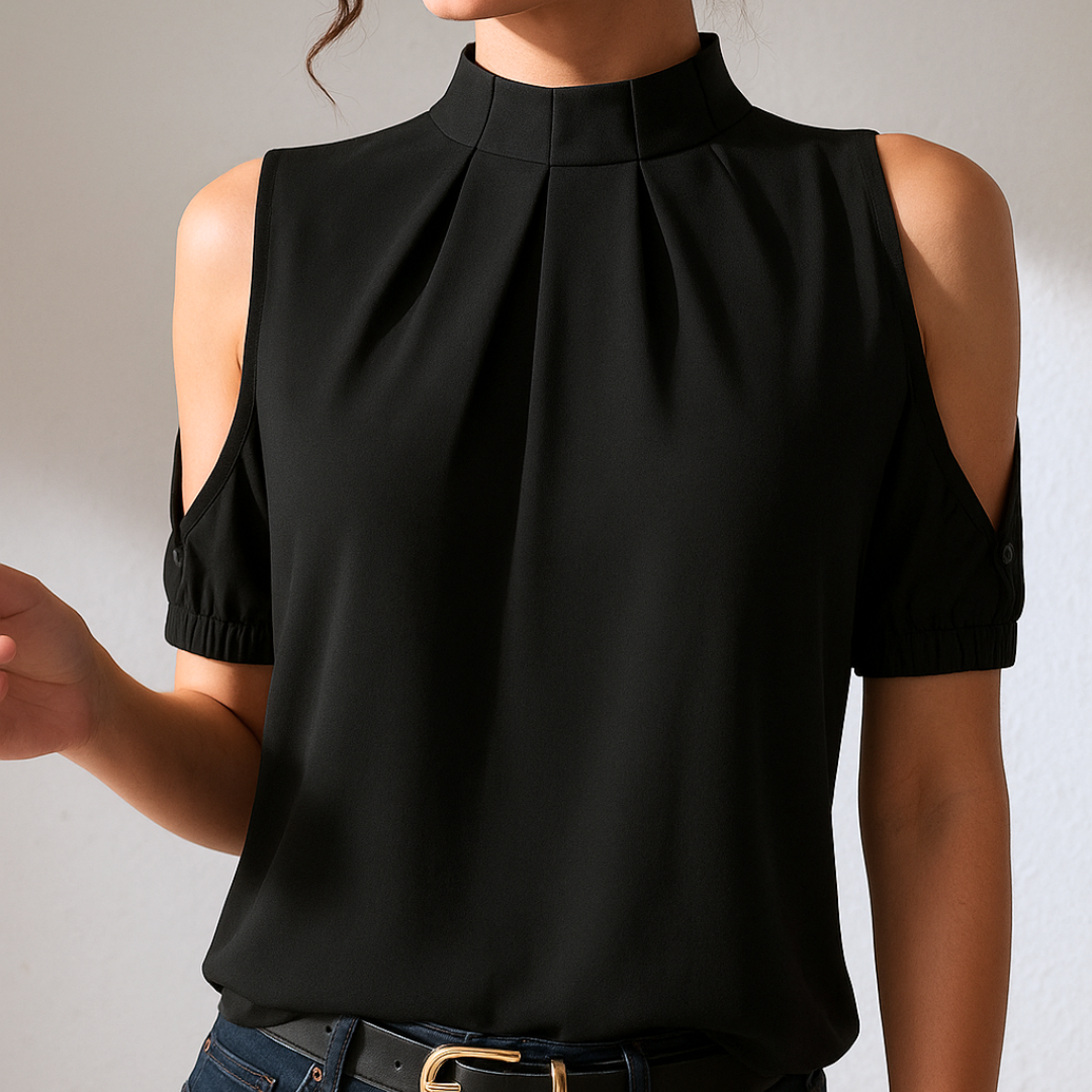 Blouse plissée élégante Inga de Danoir Paris, en tissu léger, avec détails raffinés et coupe fluide, portée sur un mannequin.
