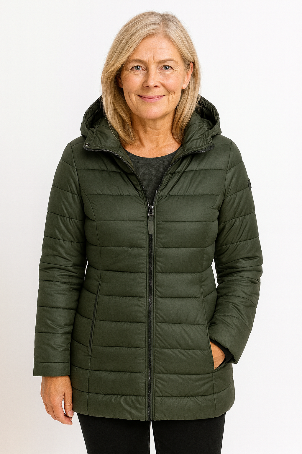 Doudoune élégante d'hiver Luxe de Danoir Paris en noir, veste chaude avec col montant et fermeture éclair.