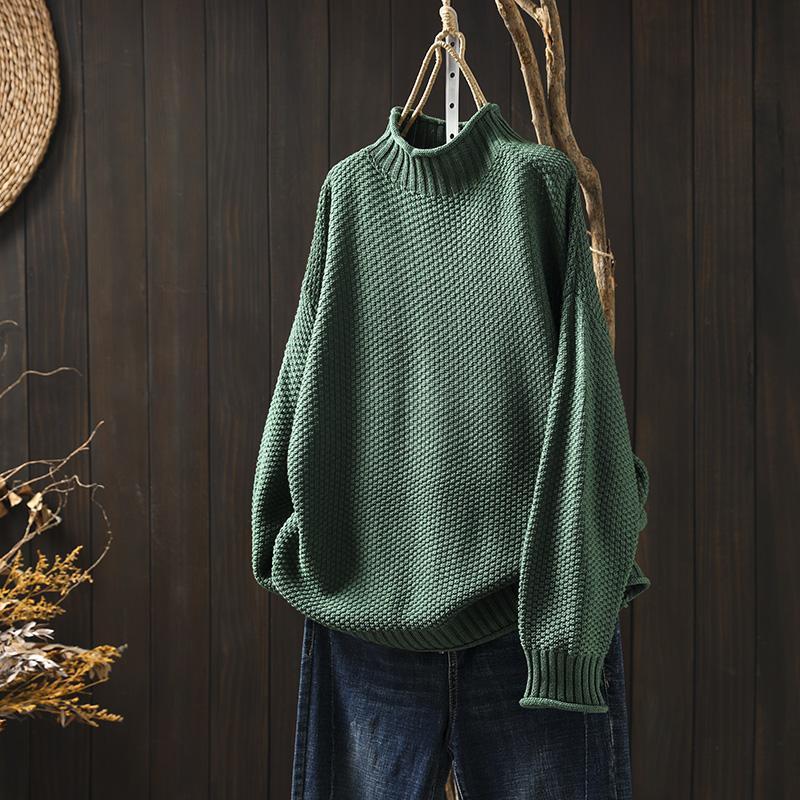 Pull tricoté noir Danoir Paris Mia, vêtement élégant en laine, porté sur mannequin, détails du tissu et coupe sophistiquée visible.