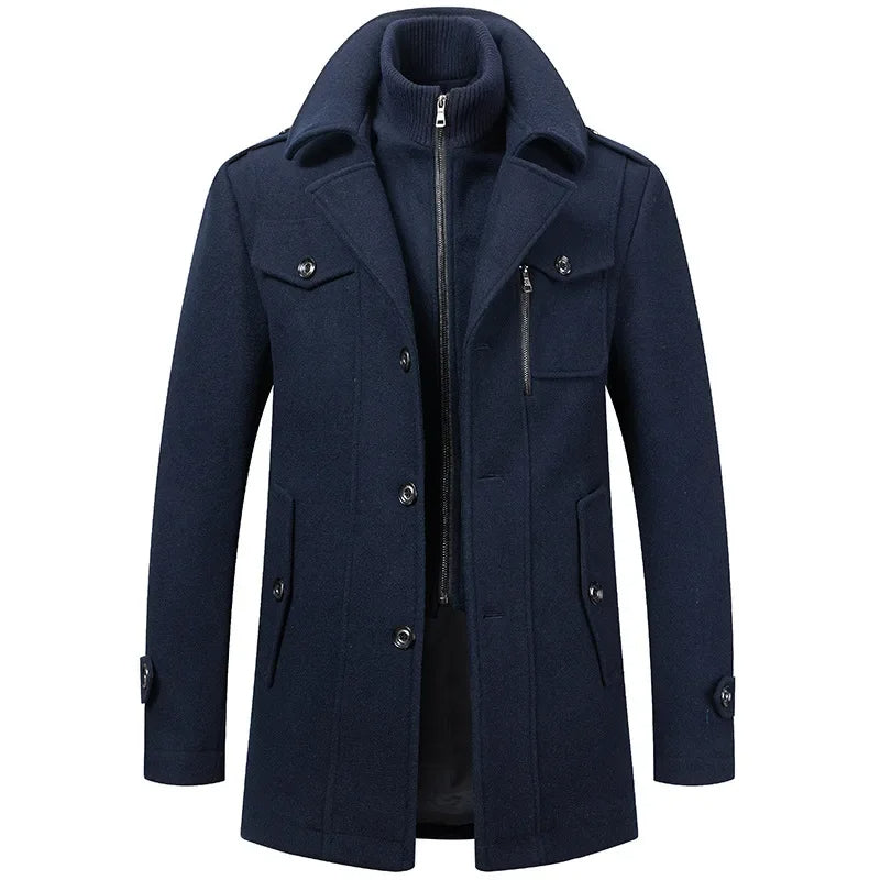 Manteau homme Danoir Paris Élite, coupe élégante, tissu chaud et confortable, porté en extérieur, détail du col et des poches.