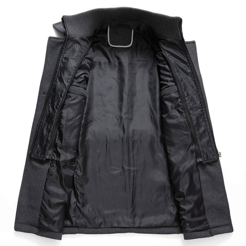 Manteau homme Danoir Paris Élite en tissu chaud, veste élégante avec col et poches, porté sur un mannequin.