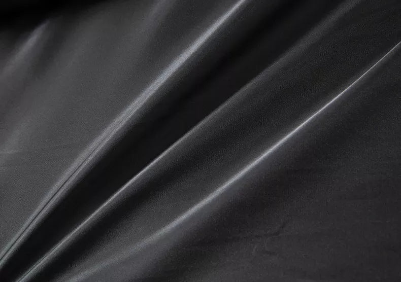 Manteau homme Danoir Paris Élite, coupe élégante, tissu chaud, porté en extérieur, couleur sombre, style classique et sophistiqué.