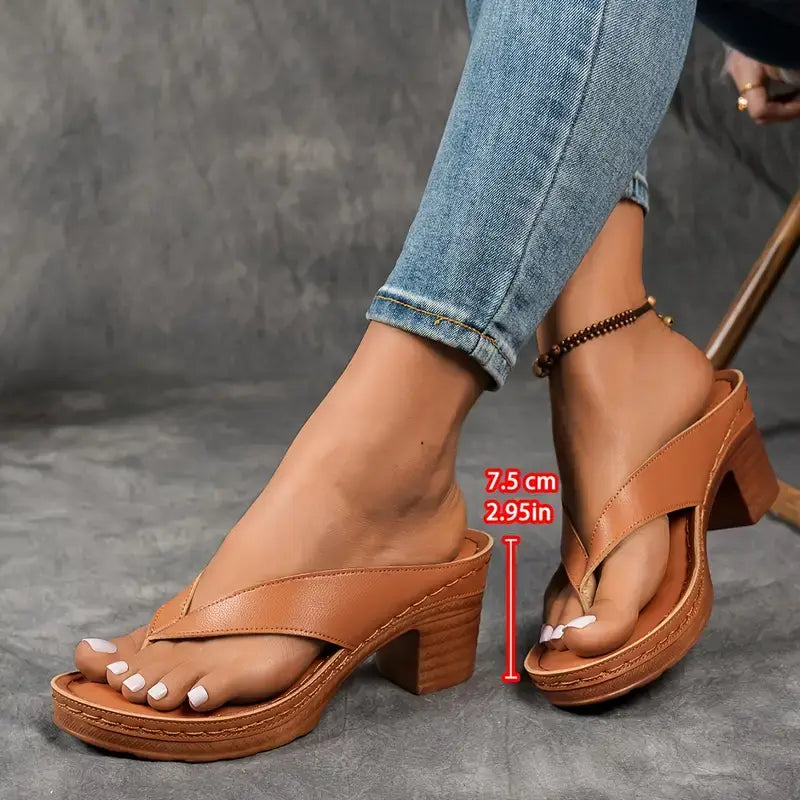Sandales Danoir Paris en cuir noir avec talon moyen, design élégant et confort optimal, pour femmes.
