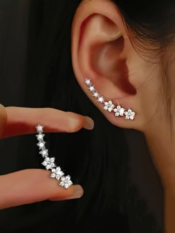 Boucles d'oreilles florales intemporelles Danoir Paris avec motifs délicats en or rose, élégantes et féminines.