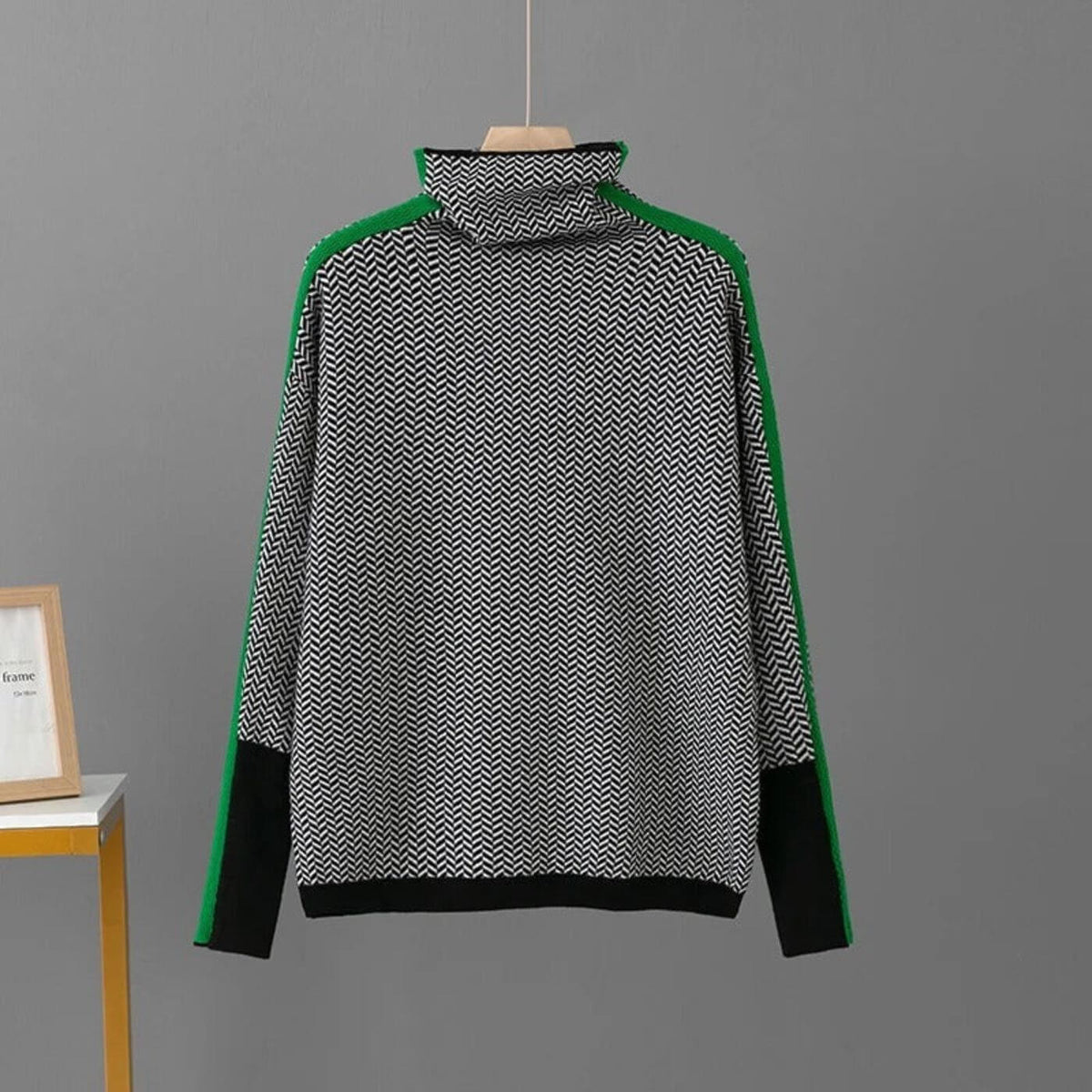 Pull roulé chic en chevrons Hazel de Danoir Paris, orange et confortable, pour un style élégant et tendance.