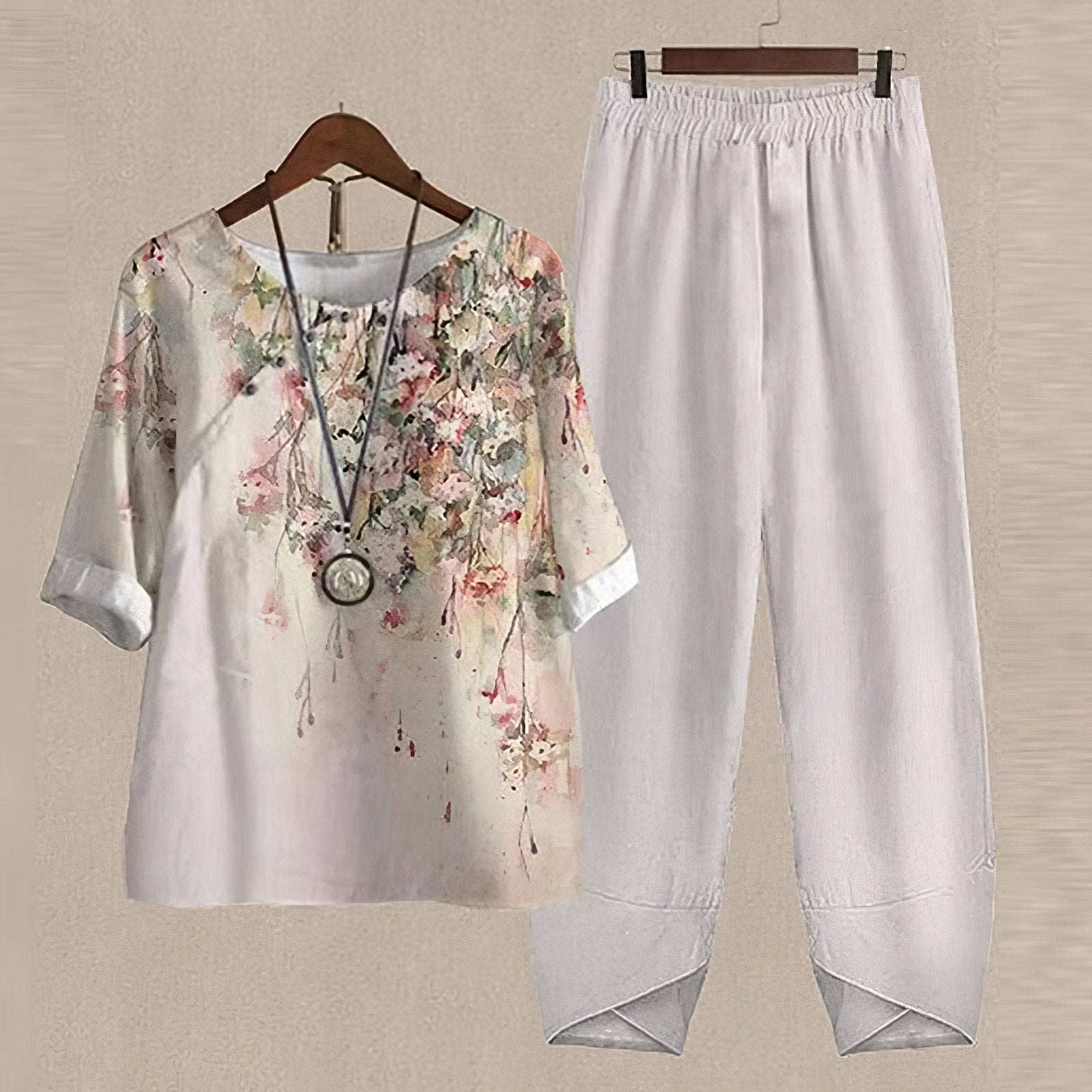 Ensemble chemise et pantalon confortable et chic Lilou de Danoir Paris, look élégant en tissu doux et moderne.