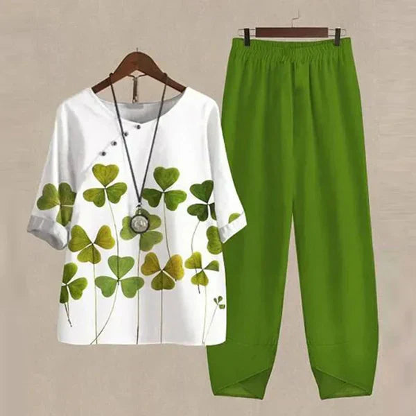 Ensemble chemise et pantalon Danoir Paris, confortable et chic, en vert trèfle avec design élégant et tissu doux.