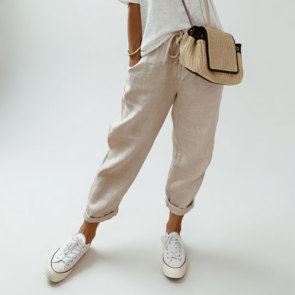 Pantalon fluide Lucie™ en coton et lin de Danoir Paris, tissu léger et confortable, couleur beige, vue de face.