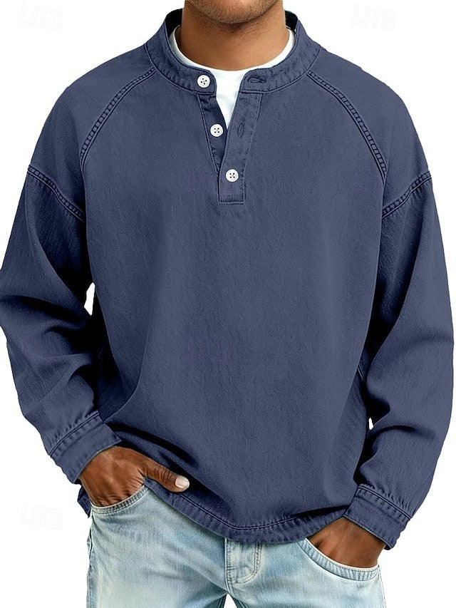 Chemise à manches longues Henley Danoir Paris Amir en coton lavé, détail du col et du tissu doux.
