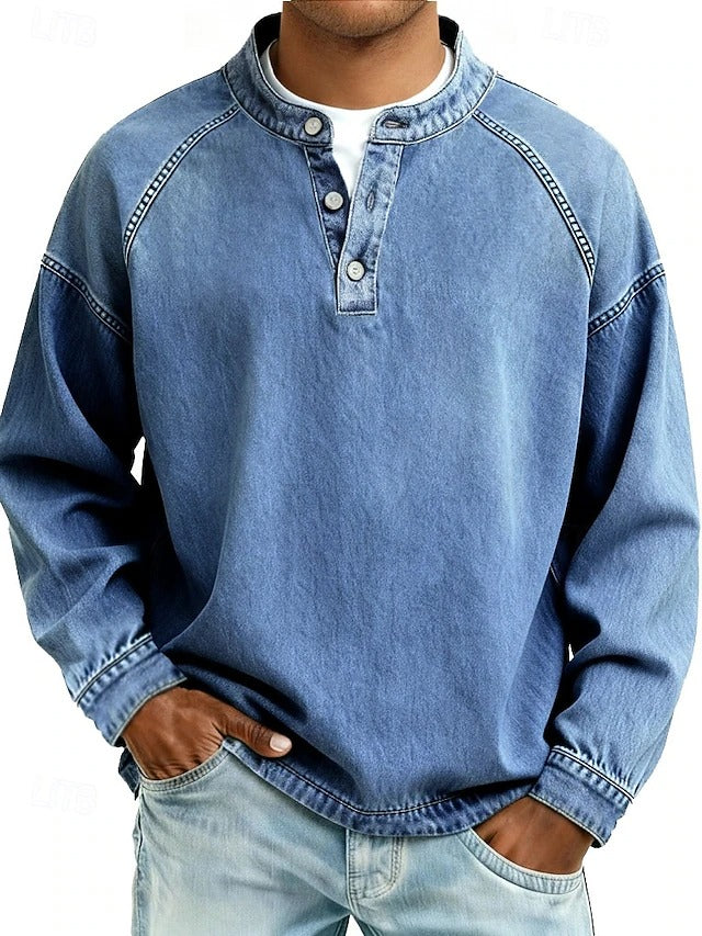 Chemise henley à manches longues Amir de Danoir Paris en tissu lavé, visible avec col boutonné et design décontracté.