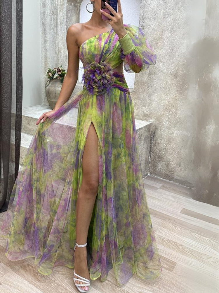 Robe florale asymétrique Kayla de Danoir Paris en tissu violet, vue de face sur mannequin.