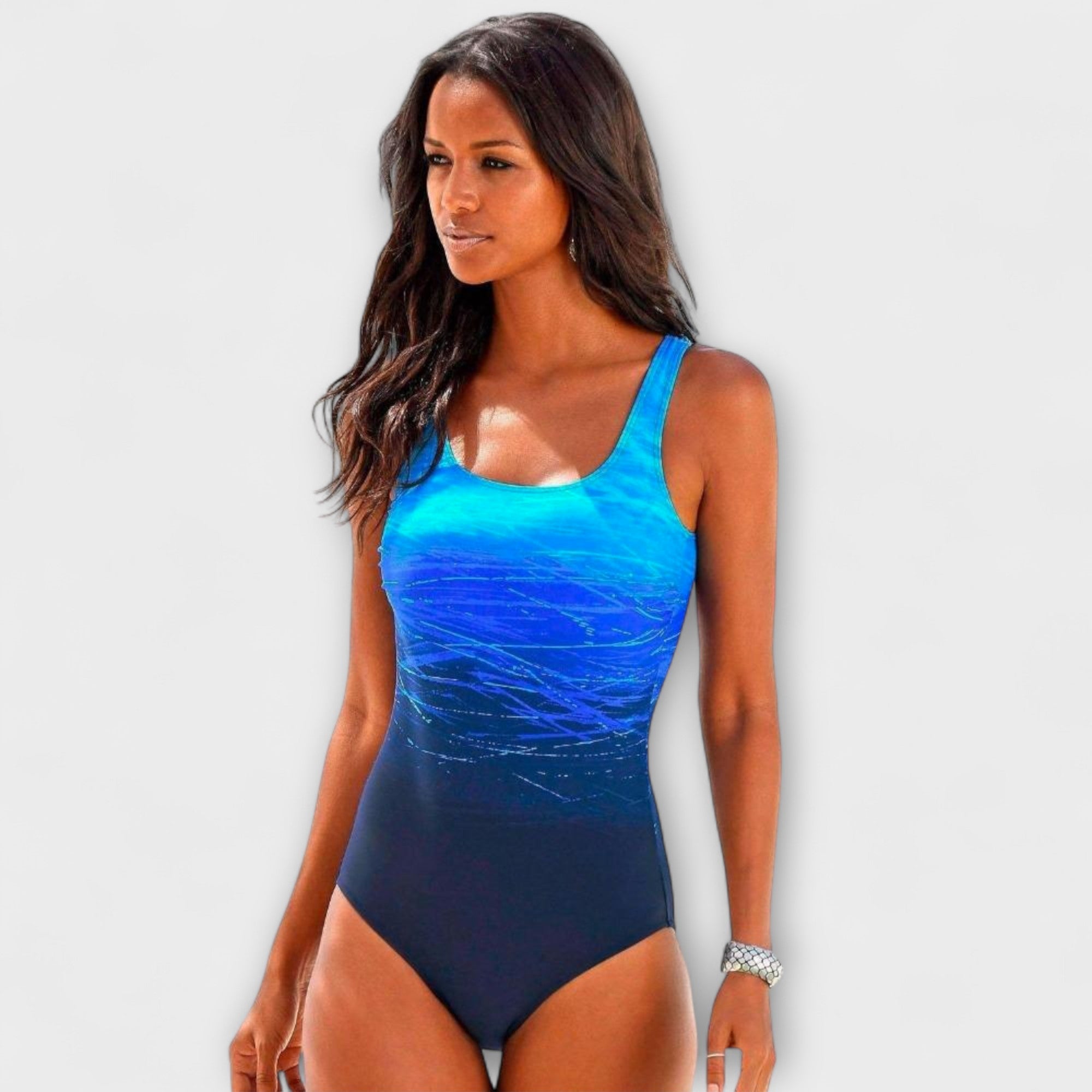 Maillot de bain une pièce sportif rouge Danoir Paris, design ajusté et confortable pour la natation et les activités aquatiques.