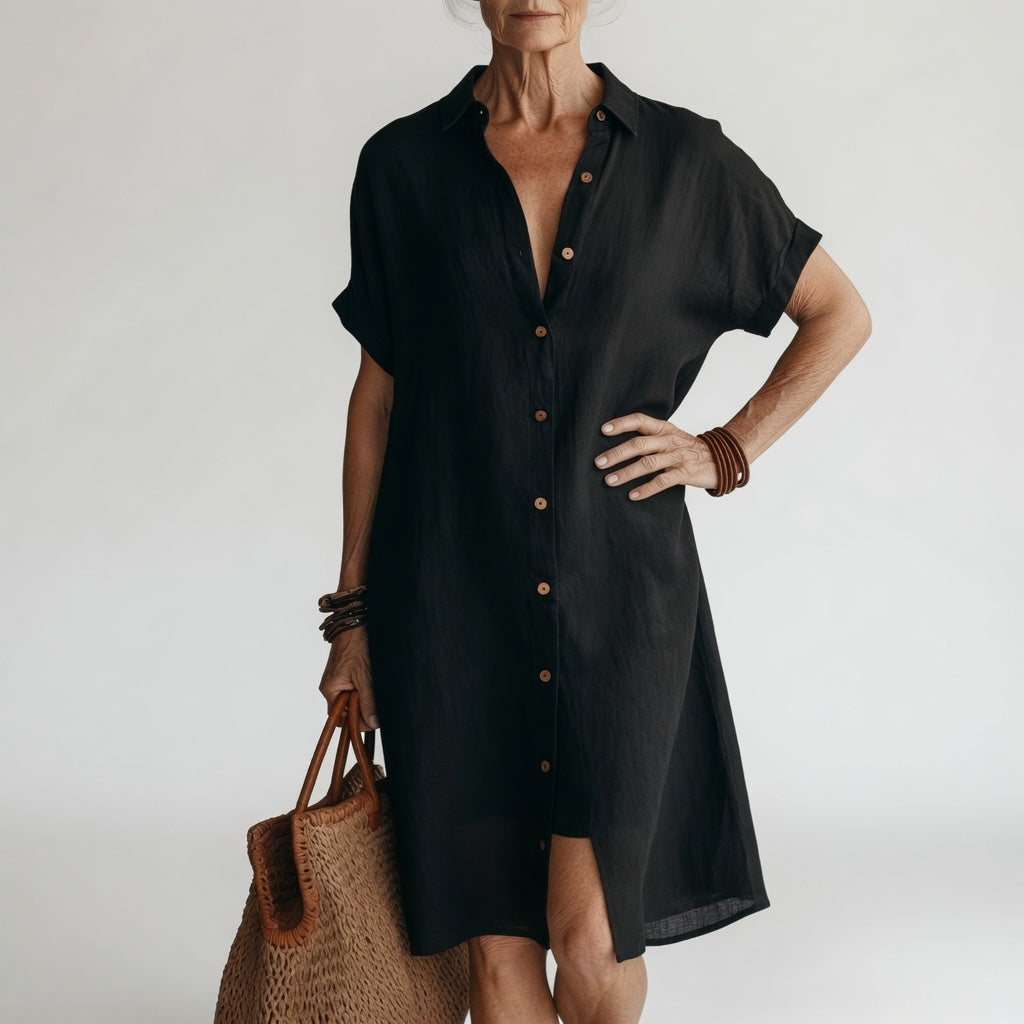 Robe chemise midi respirante Timéa™ de Danoir Paris, élégante avec coupe fluide et détails sophistiqués, portée en contexte mode parisien.