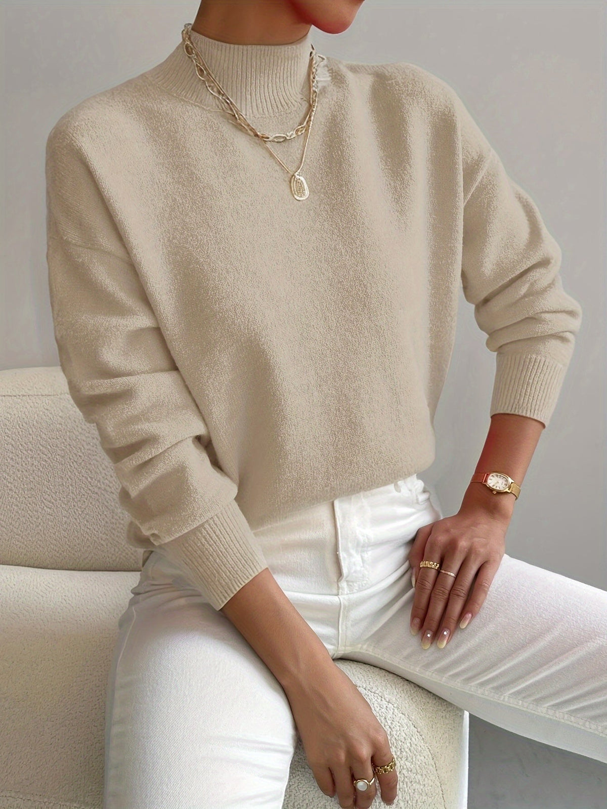 Pull Danoir Paris™ chic et doux en rose clair, doux tissu avec détails élégants pour un style raffiné et confortable.