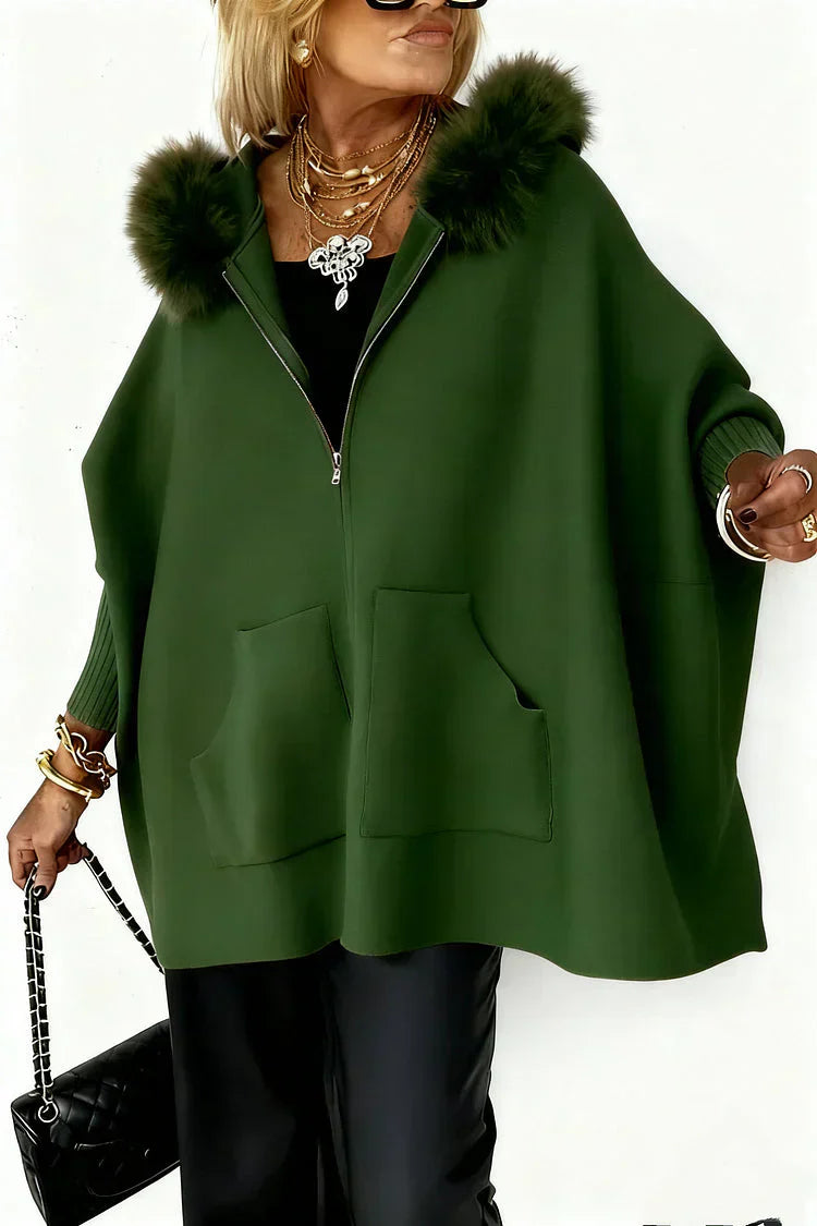 Veste casual Danoir Paris à col en fausse fourrure unie, coupe élégante et confortable, en tissu doux et chaud.