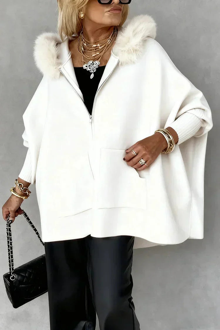 Veste casual Danoir Paris à col en fausse fourrure unie, coupe décontractée, tissu doux et chaud, portée sur un mannequin.