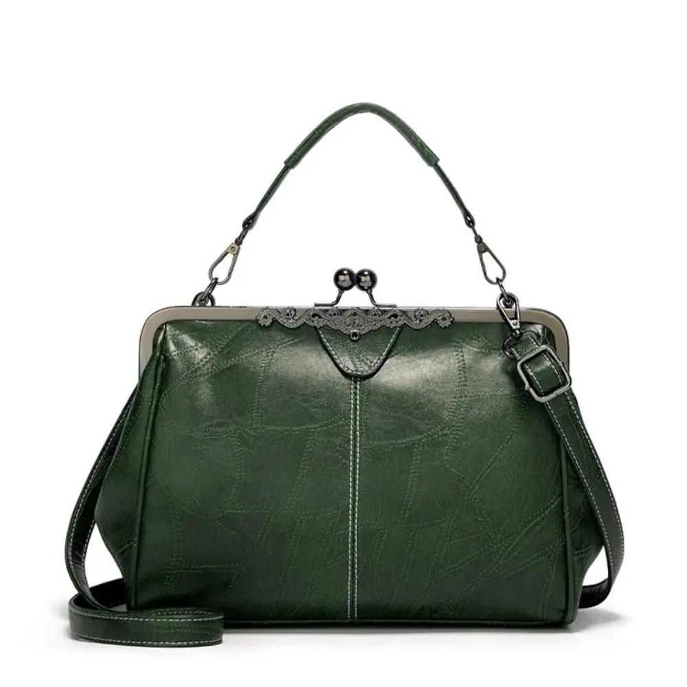 Sac vintage Danoir Paris Mila rouge avec fermoir à rabat élégant, design intemporel et finition raffinée.