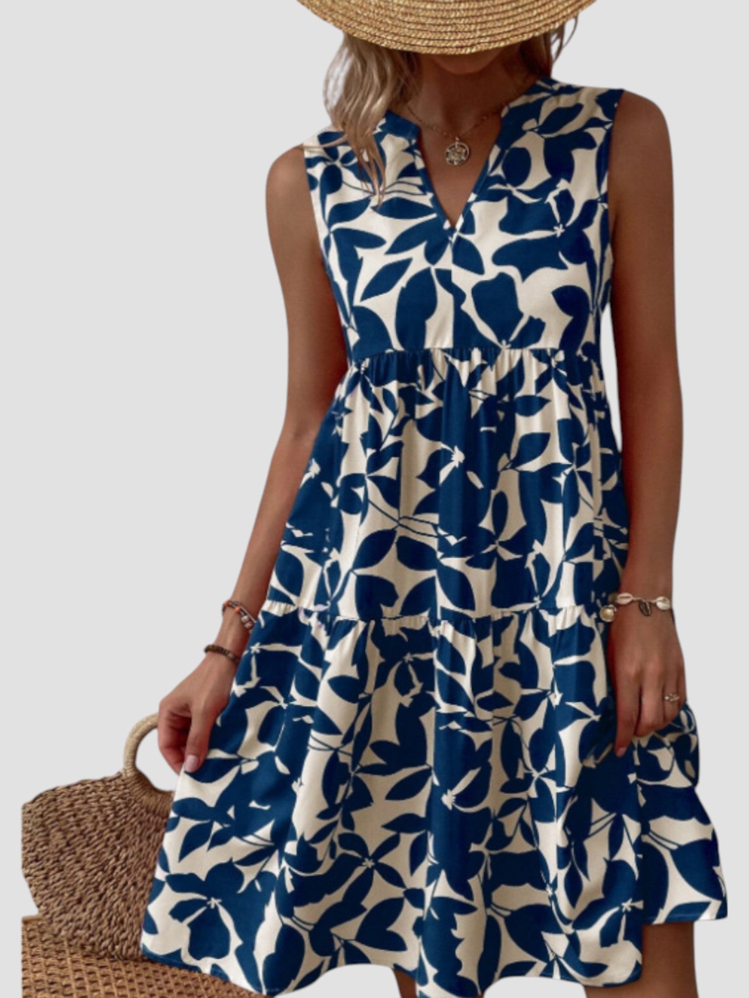 Robe midi d'été élégante de la marque Danoir Paris, couleur rouge, vêtement léger et sophistiqué pour l'été.