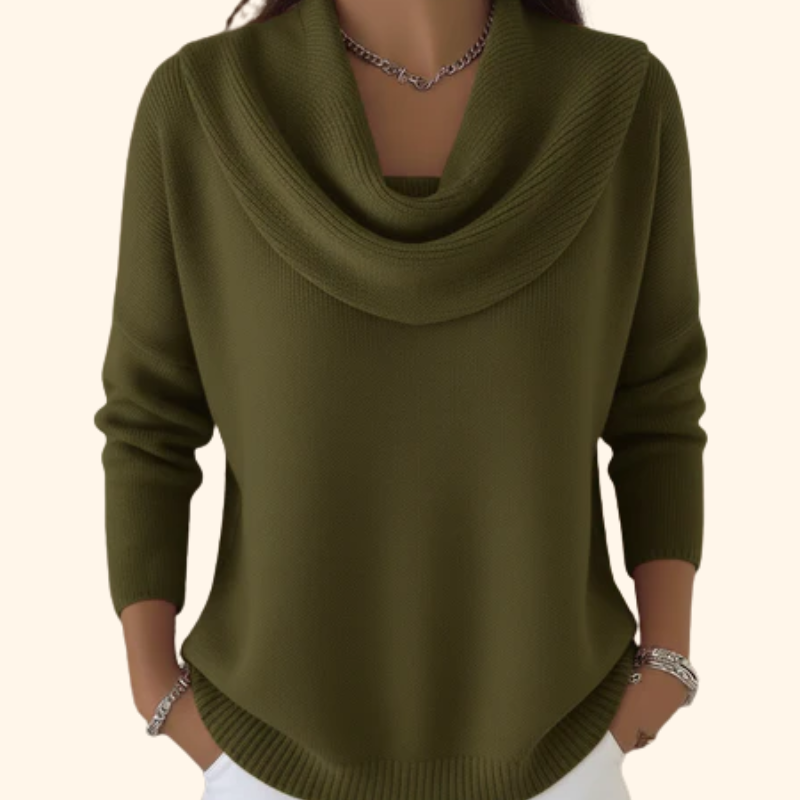Pull doux à col bénitier Victoire™ de Danoir Paris, en tricot confortable couleur neutre, porté sur un mannequin.