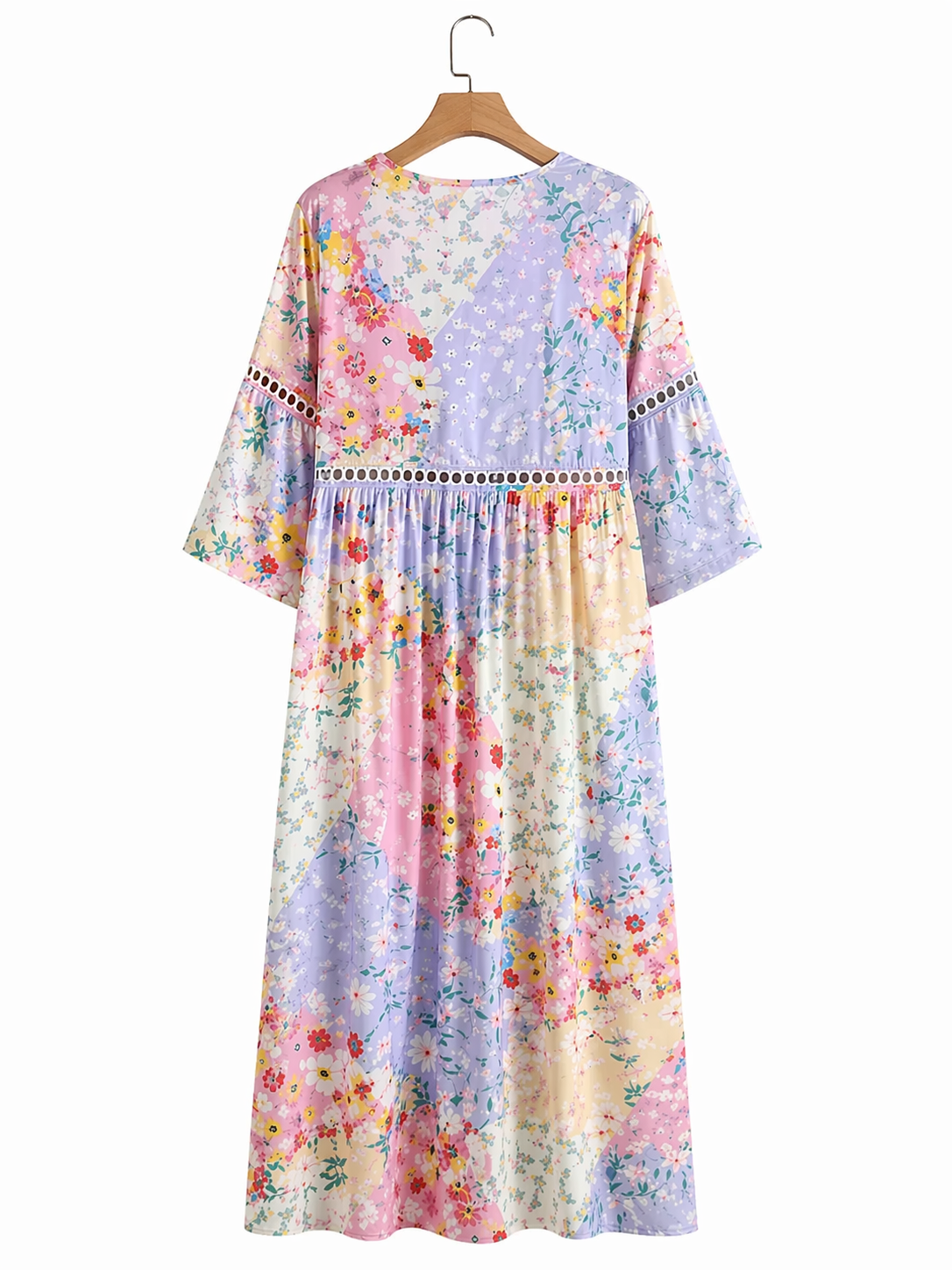 Robe florale patchwork Clara Waverly™ de Danoir Paris, tissu léger avec motifs floraux colorés, portée élégante et féminine.