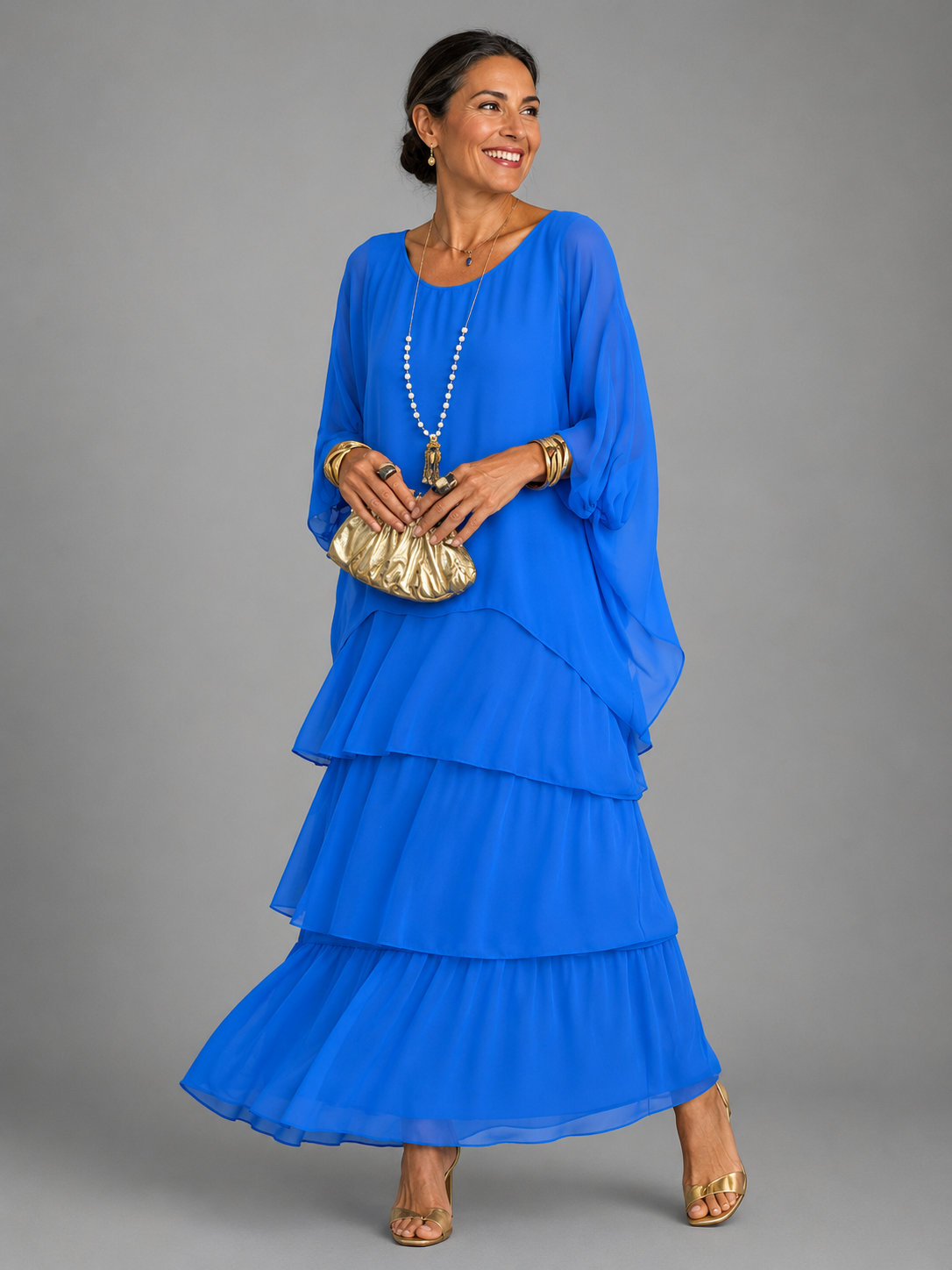 Robe Lara bleue de Danoir Paris, élégante et fluide, portée sur un mannequin avec détails en tissu léger.