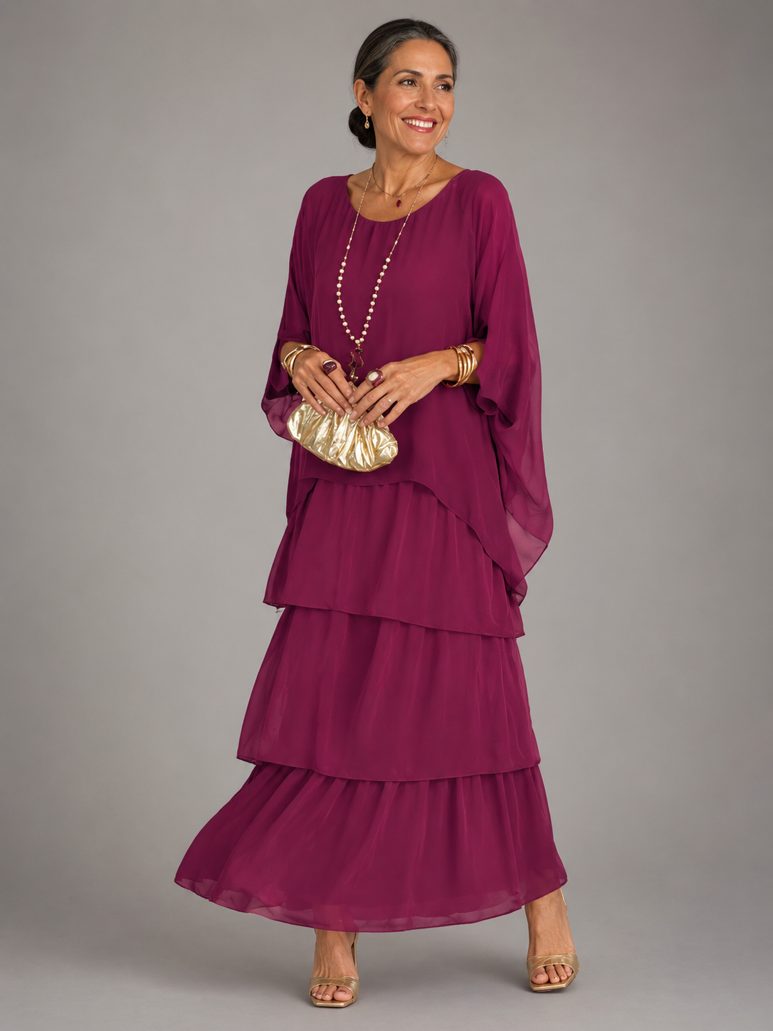 Robe Lara violette de Danoir Paris, coupe élégante, tissu fluide et détails sophistiqués, portée sur mannequin.