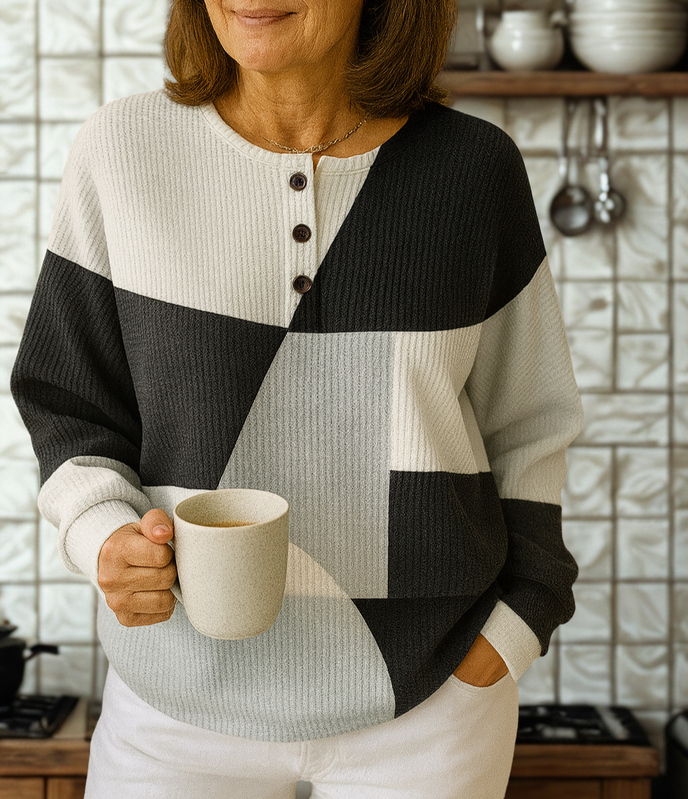 Pull en laine Léonie™ de Danoir Paris, douceur chaleureuse, couleur gris clair, détail en maille côtelée, style élégant et confortable