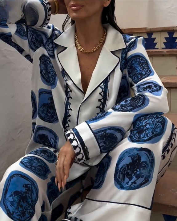 Ensemble chic décontracté Lizette de Danoir Paris, visible en tissu confortable et élégant, parfait pour un look tendance et décontracté.