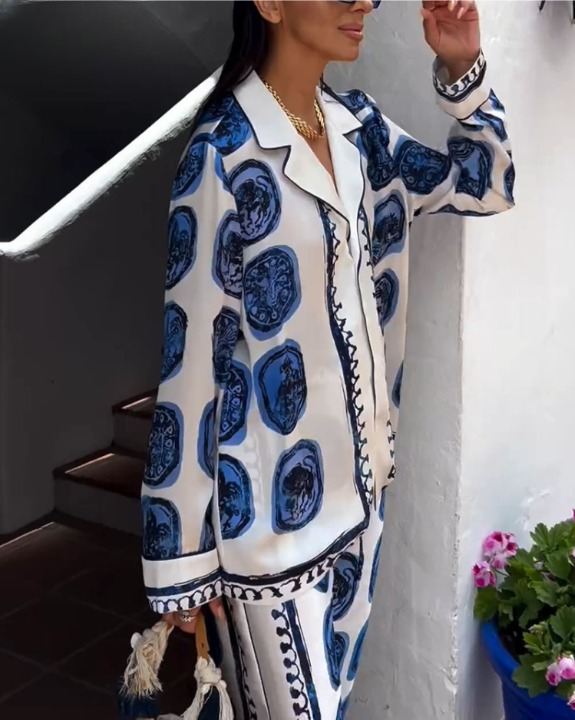 Ensemble chic décontracté Lizette de Danoir Paris, vêtement élégant avec coupe confortable, porté porté par un mannequin.