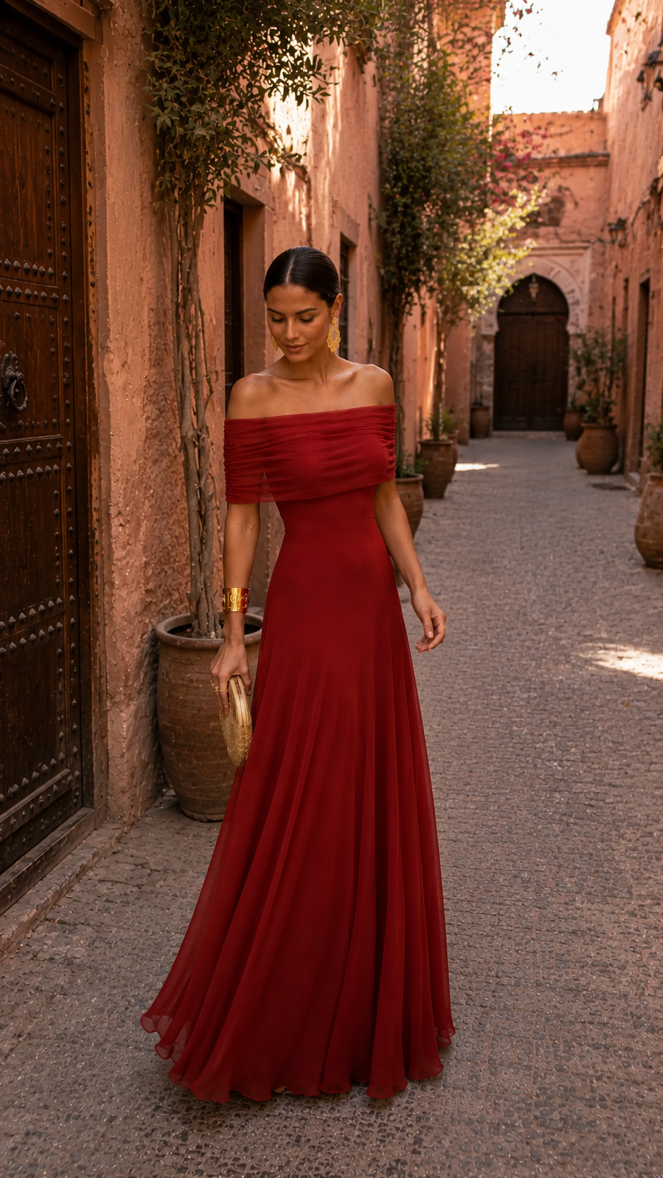 Robe Toledo en terracotta de Danoir Paris, vêtement élégant en tissu léger, avec coupe fluide et détails raffinés visible sur l'image.