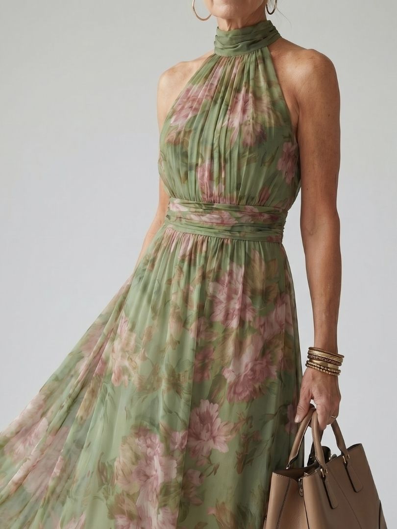 Robe midi verte sage Danoir Paris Mirelle à col halter et fronces, vue de face sur mannequin.
