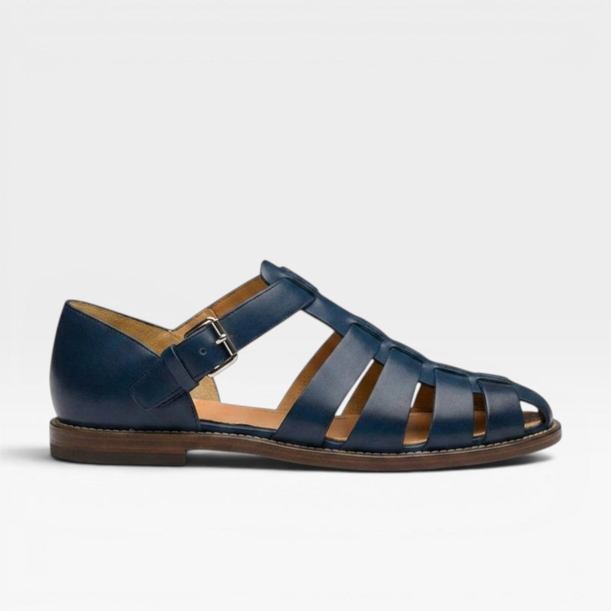 Sandales fisherman en cuir bleu pour hommes de Danoir Paris, style estival classique à bout fermé, chaussure confortable et élégante.